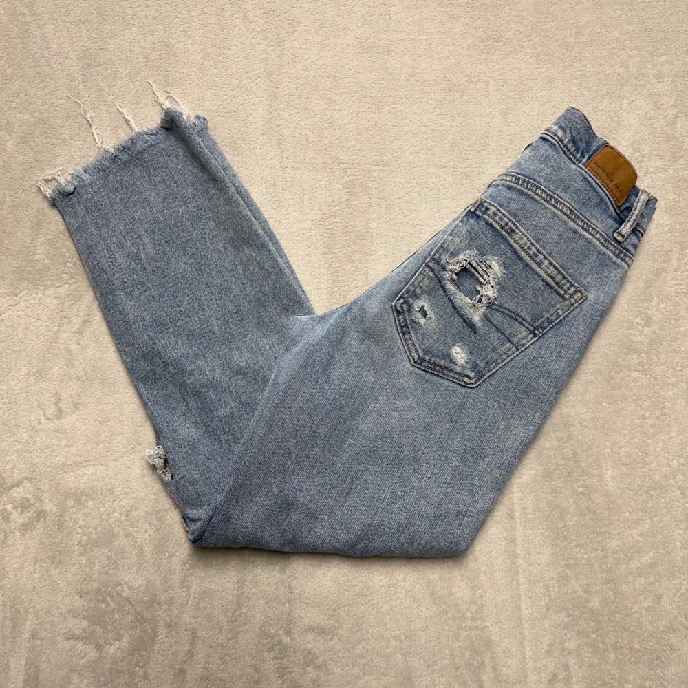 American Eagle Highest Rise 90s Boyfriend Jeans Light Wash Distressed Size 00